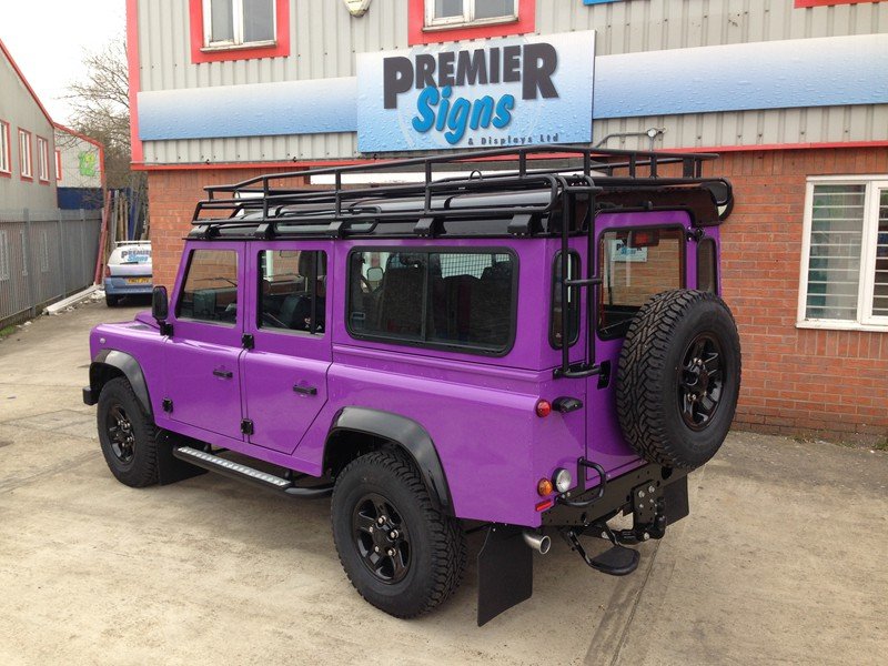 purple_gloss_wrap_to_land_rover_defender.jpg