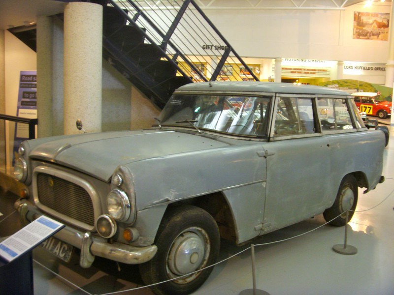 1958_Road_Rover_Series_II_Prototype_Heritage_Motor_Centre,_Gaydon.jpg