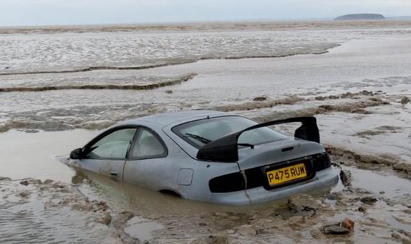 Toyota-Celica-stuck-in-Mud-on-Beach-Mudflats-in-Somerset-215374.jpg