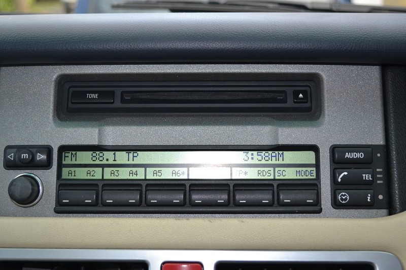 Fixed-pixels-in-Range-Rover-radio.jpg