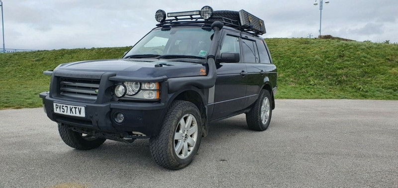 Tady je to vidět na faceliftu, ale to auto je už za mě dost opičárna :o))