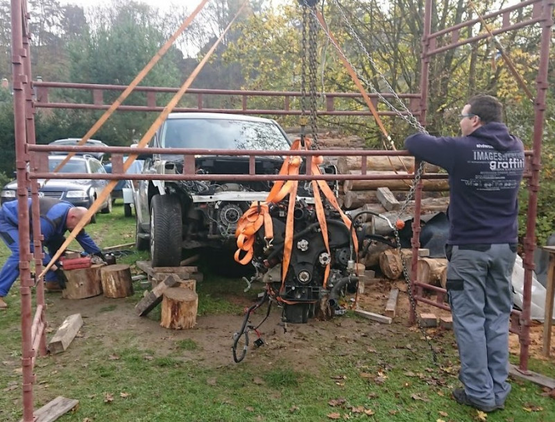 Trvalo to necelé dvě hodinky, krapet přemýšlení a hrubé síly, ale zadařilo se a je venku