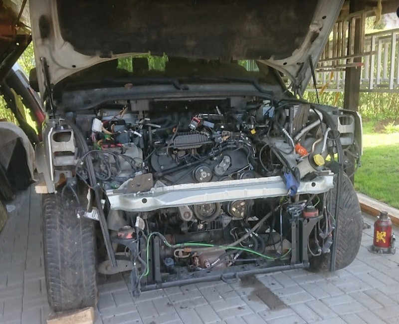 je tam III.jpg (117.18 KiB) Zobrazeno 11538 x Takhle to vypadalo po odstranění kočky a držáku