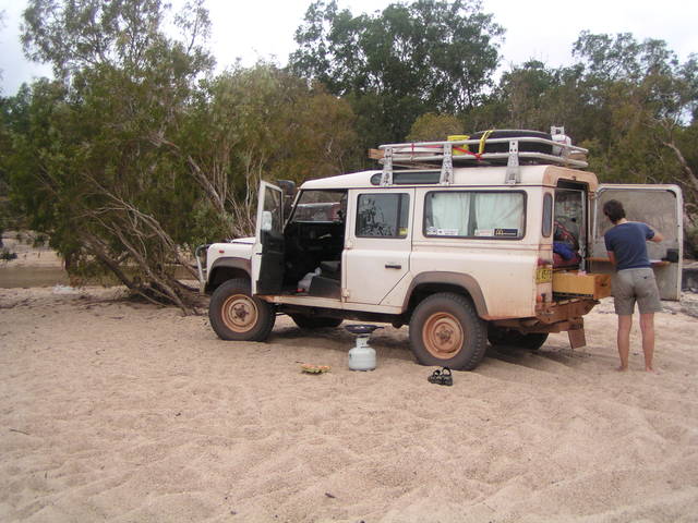 Cape York - obed u brodu pres Wenlock River