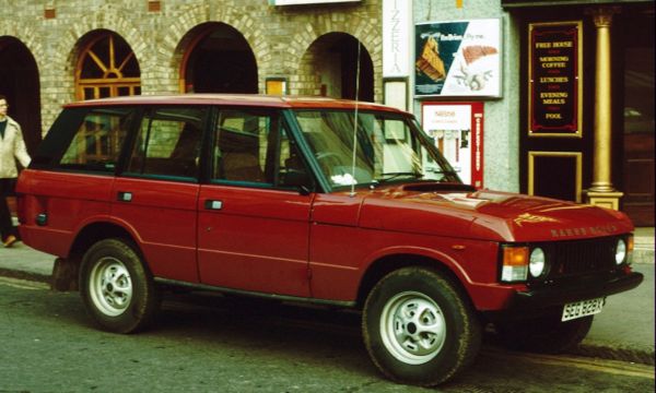 Range_Rover_4_door_1981_Market_Hill.jpg