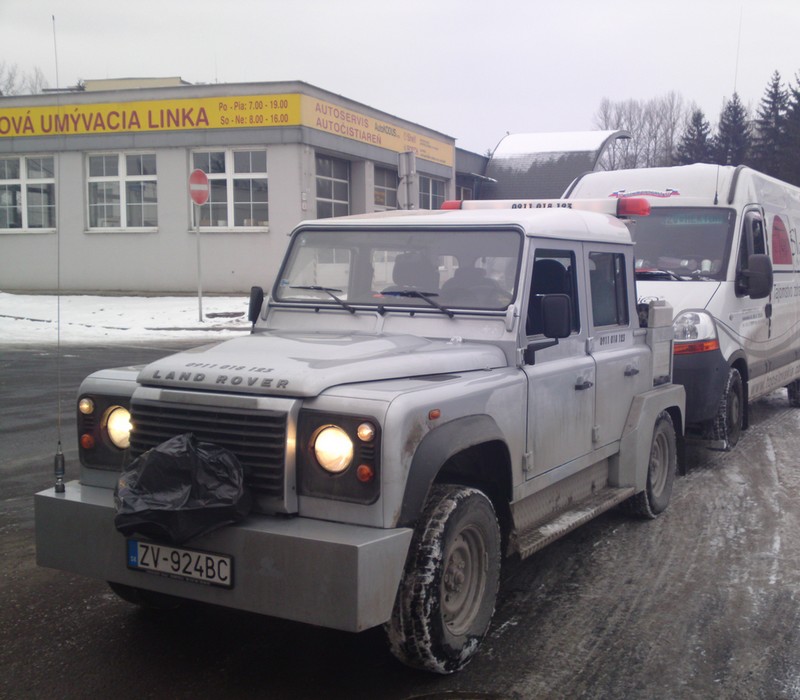 Renault a Land Rover 1.jpg