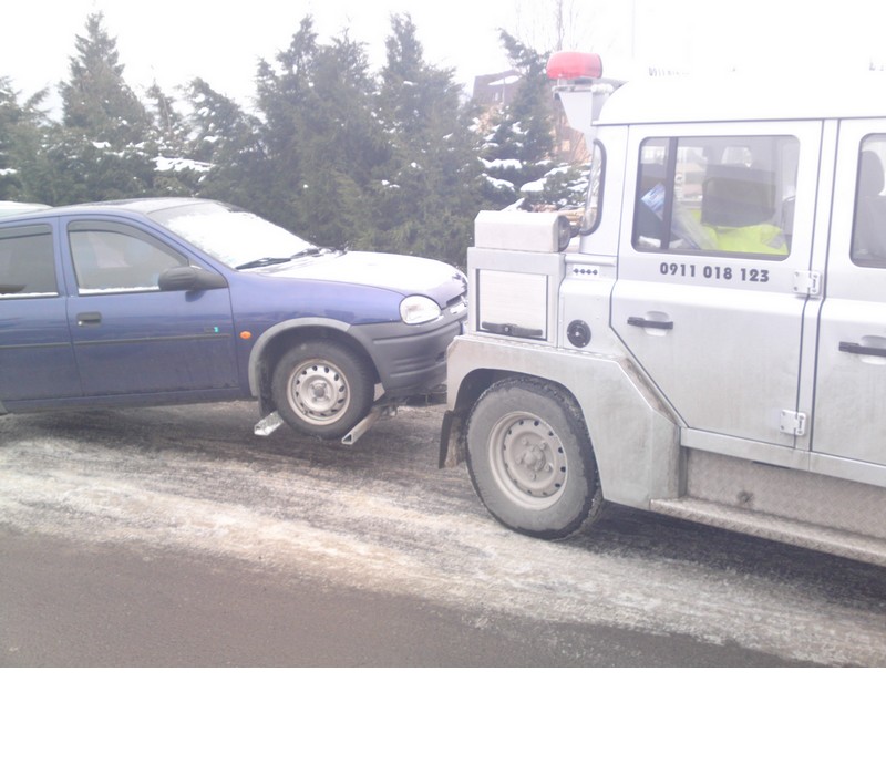 Land Rover a Opel 1.jpg