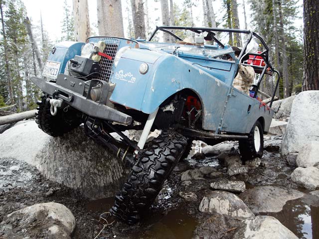 0611_4wd_15_z+1957_land_rover+creek_crawling.jpg