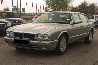 predam-jaguar-xj8-4-0i-r-v-1998-3996cm3-3075.jpg (101.8 KiB) Zobrazeno 7198 x predam-jaguar-xj8-4-0i-r-v-1998-3996cm3-3075.jpg