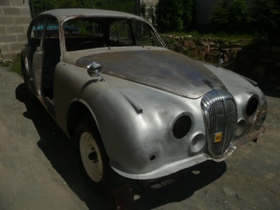 Daimler V8 250 002.JPG