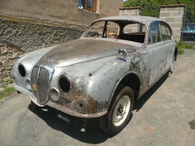 Daimler V8 250 001.JPG