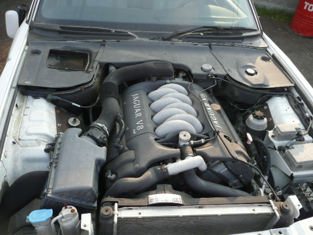 díly Jaguar XJ8 005.JPG