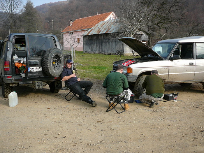 nešlo zatáčet a nejelo to jinak než na špéru. Po demontáži se zjistilo, že je prasklý homokinetický kloub a oholený hřídel.