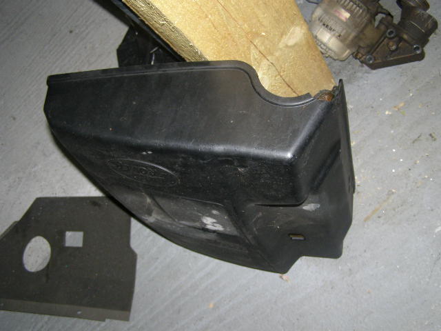 Dekel motora - jemne poškodeny cena 20 euro