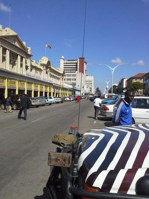 14 hod v okolí City Centre, Zimbabwe