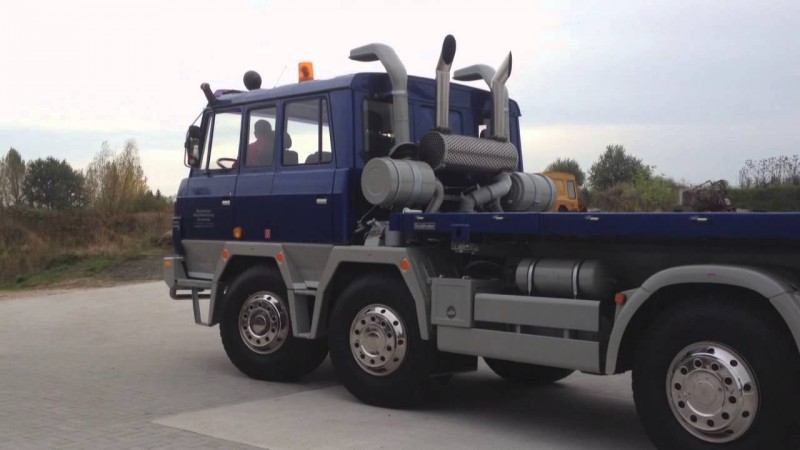 TATRA V12 Biturbo.jpg