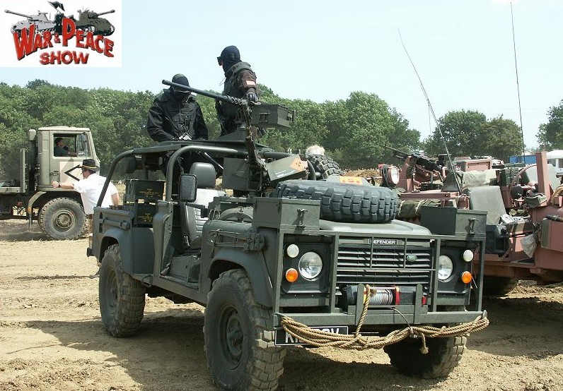 Land-Rover_War_and_Peace_2004_UK_03.jpg