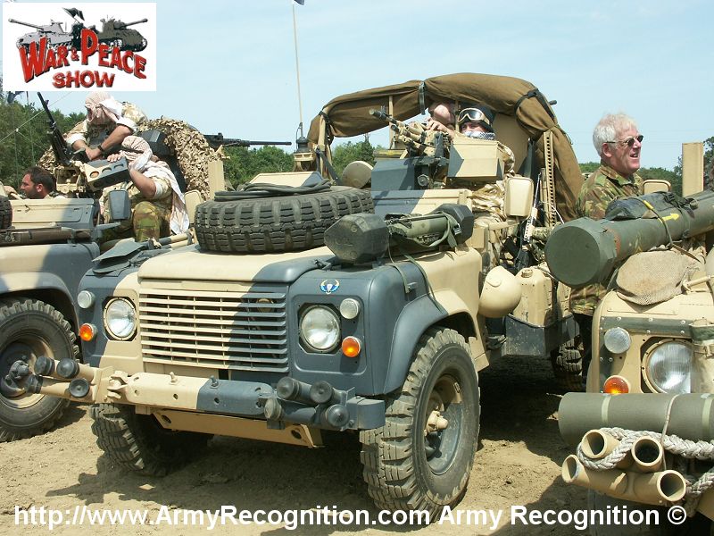 Land-Rover_War_and_Peace_2004_UK_04.jpg